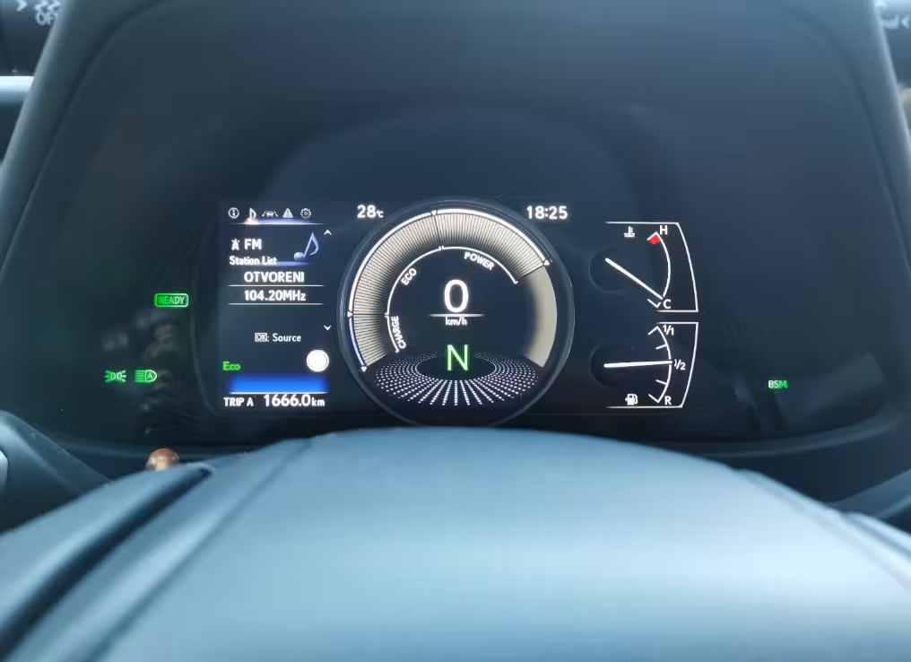 Lexus UX 250h Style 2022 – fotografija 2