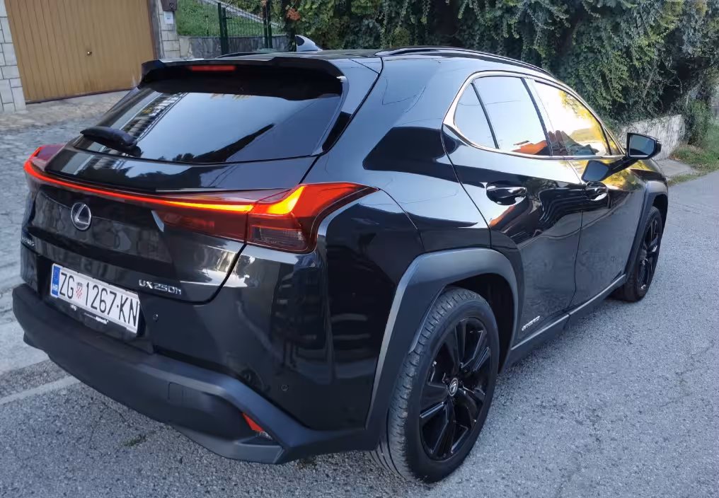 Lexus UX 250h Style 2022 – fotografija 7