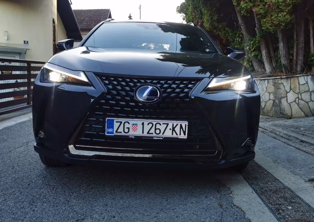 Lexus UX 250h Style 2022 – fotografija 15