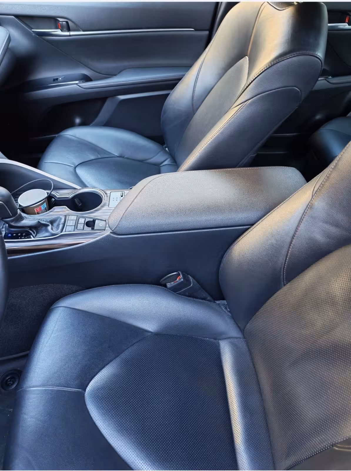 Toyota Camry 2.5 Hybrid Executive 2020 – fotografija 6