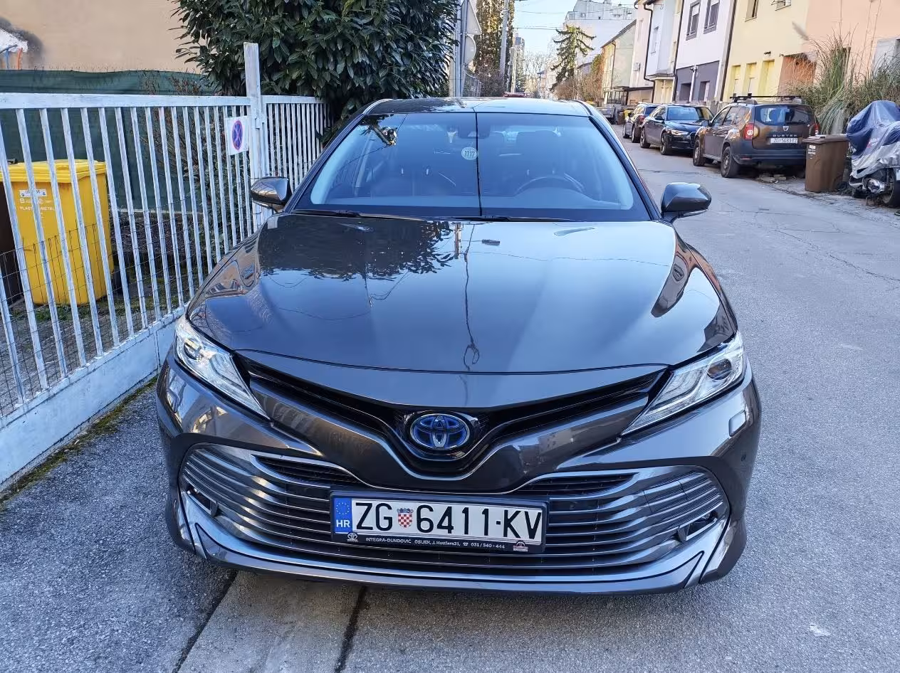 Toyota Camry 2.5 Hybrid Executive 2020 – fotografija 9